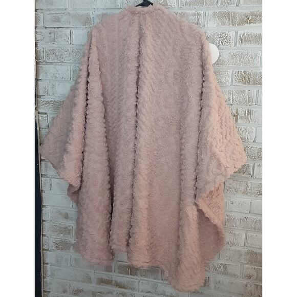 Plush Chenille Blanket Cape Extreme Softness One Size Snuggle Warmth - Picture 5 of 6